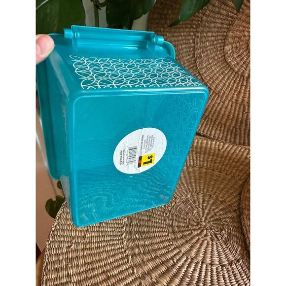 Blue Plastic storage container - Picture 8 of 8